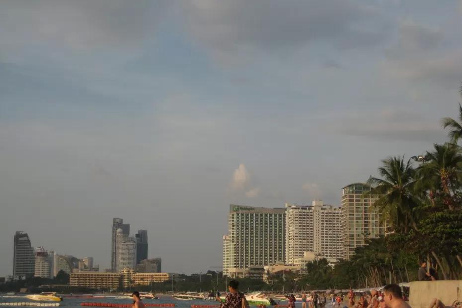 Русские повсюду, влажность как в бане и связь под запретом: 10 неожиданных сюрпризов Эмиратов