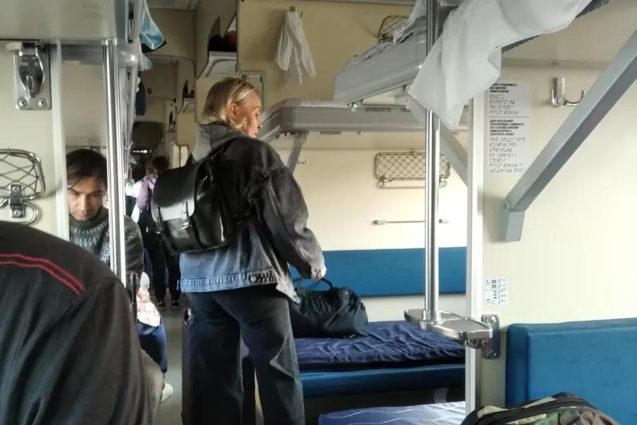 В 7 утра попутчица начала трясти меня за плечо - требовала уступить ей место: почему она оказалась права