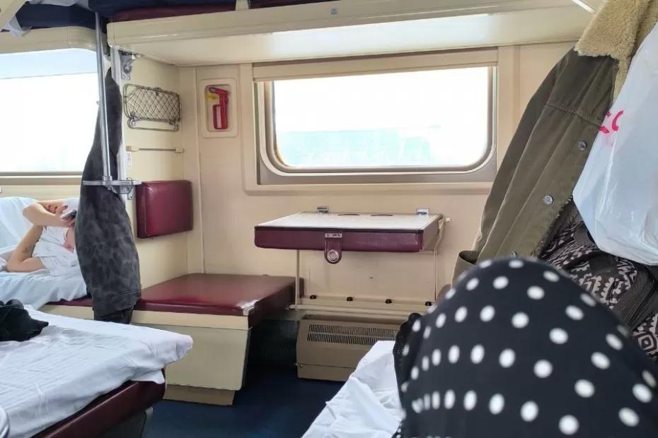 Заняла мою нижнюю полку и заявила: &laquo;Вы мужчина, уступите матери с ребёнком&raquo;