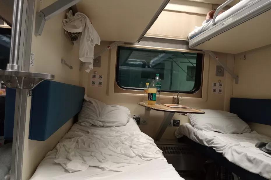 Купил нижнюю полку в фирменном поезде Москва-Адлер. А когда зашёл в купе - там уже спали другие люди…