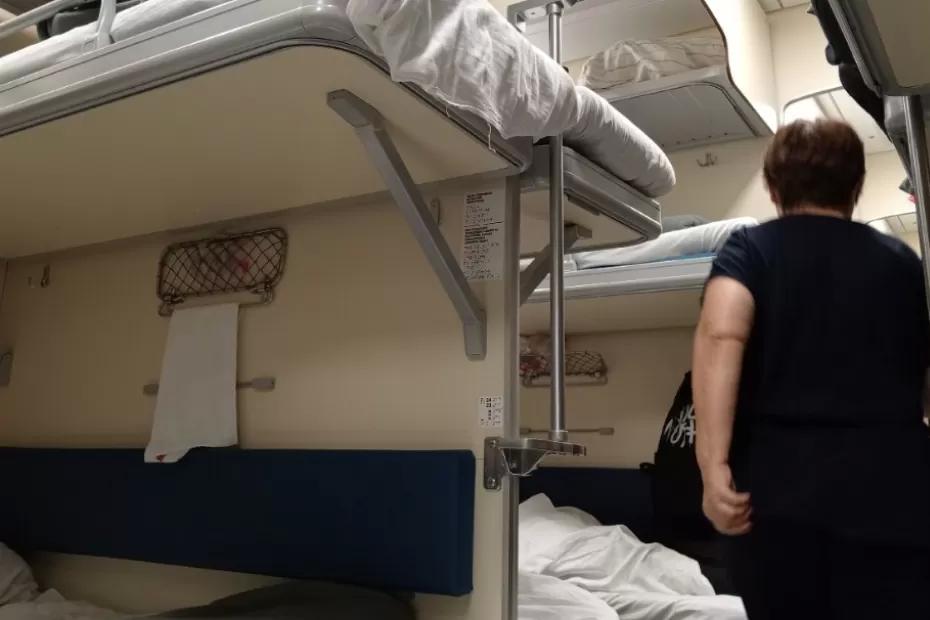 «Всю ночь из-за вас не спала»: уступил вредной женщине нижнюю полку - и проучил ее: вот как я поступил