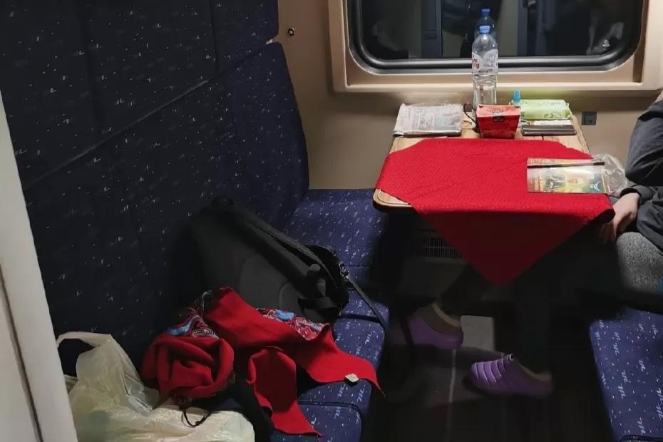 «А ну пошли отсюда! Полно свободных мест!»: пассажир РЖД рассказал, как его выгнали из собственного купе