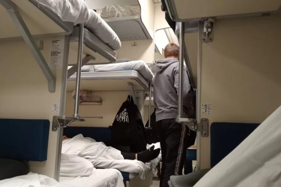 Наглость человеческая не знает границ: ехал в плацкарте после операции - просили отдать нижнюю полку: на отказ возмущались