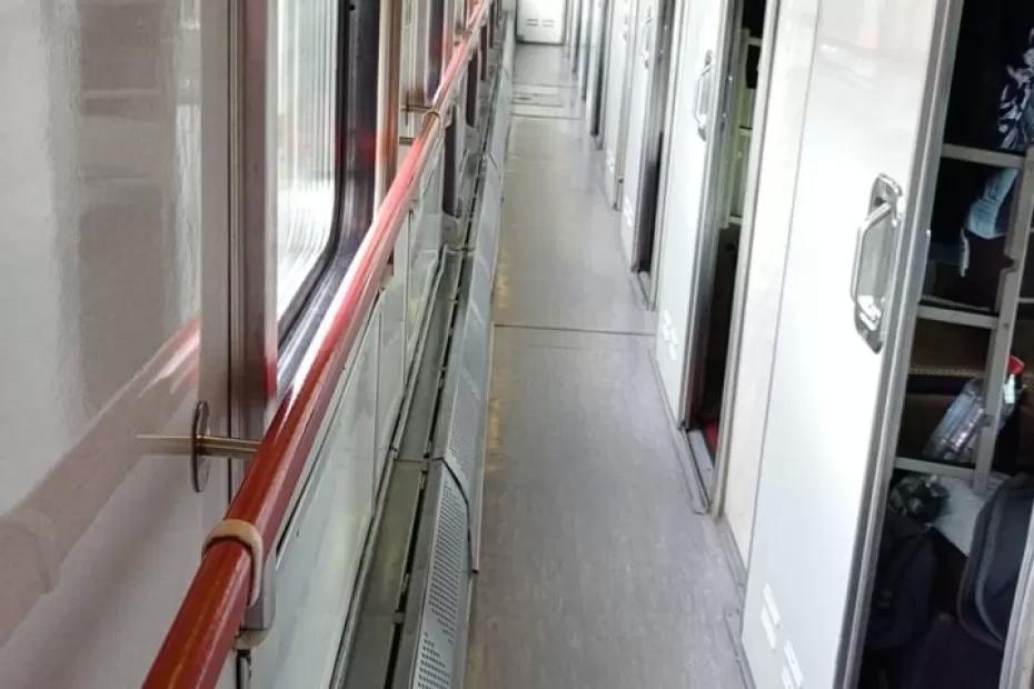 «Это просто свинство!» - проводник о том, что я выкупил купе целиком