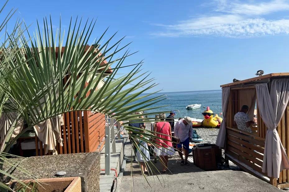 Лазаревское в октябре: плюсы, о которых молчат турфирмы, и минусы, о которых стоит знать