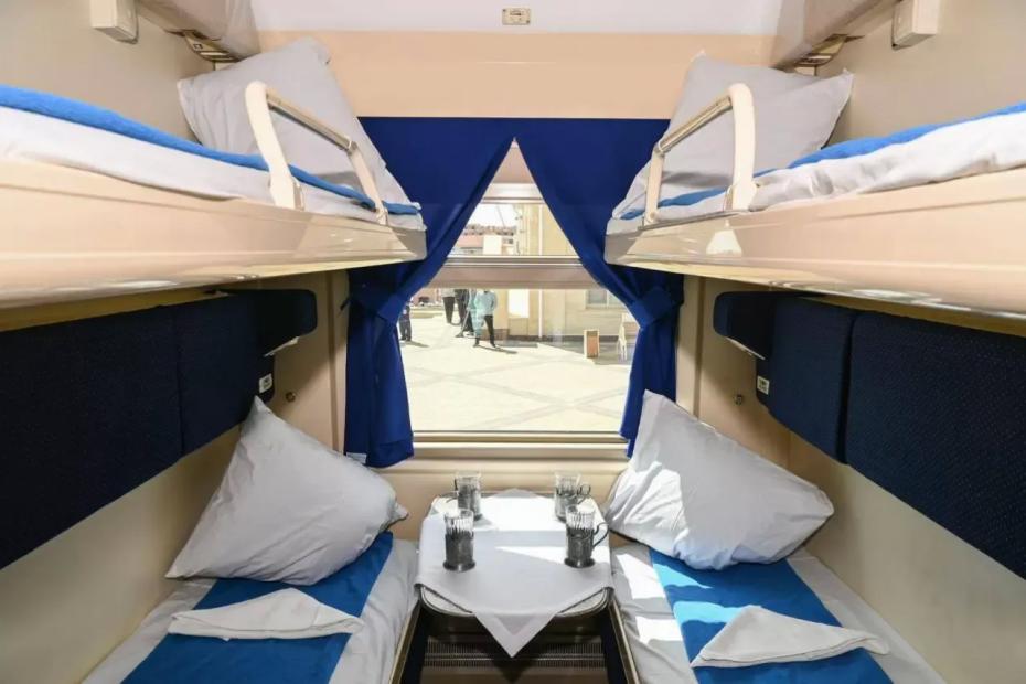 В плацкарте женщина с ребёнком заняла четыре места, хотя билет был только на одно