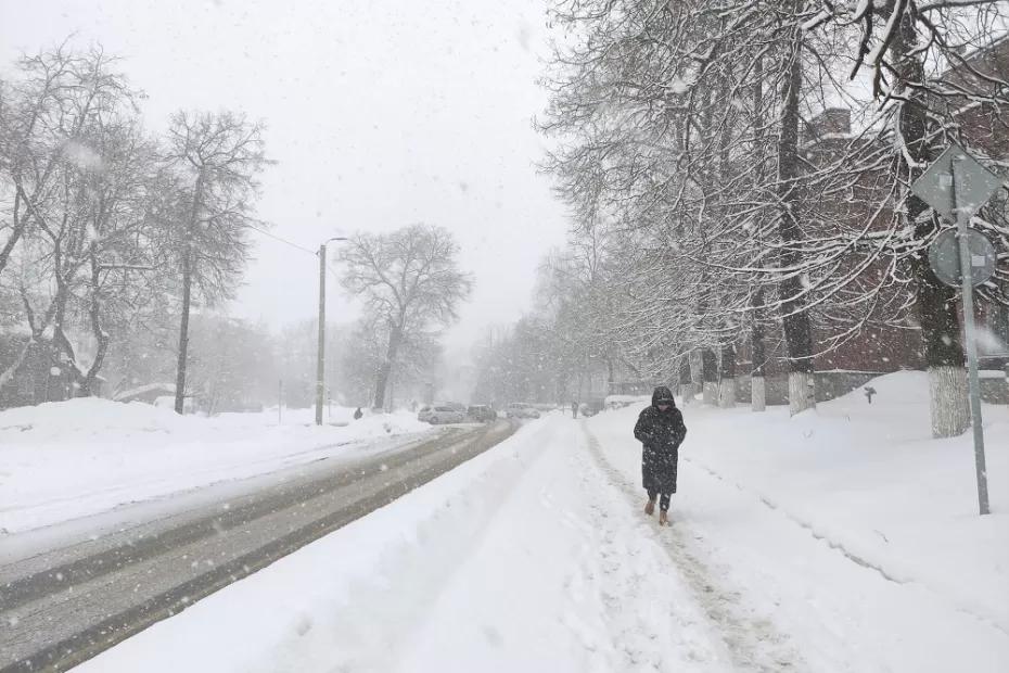 Погодный коллапс: на 10 регионов России обрушатся метели, ливни и сильные ветры - прогноз на ближайшие дни