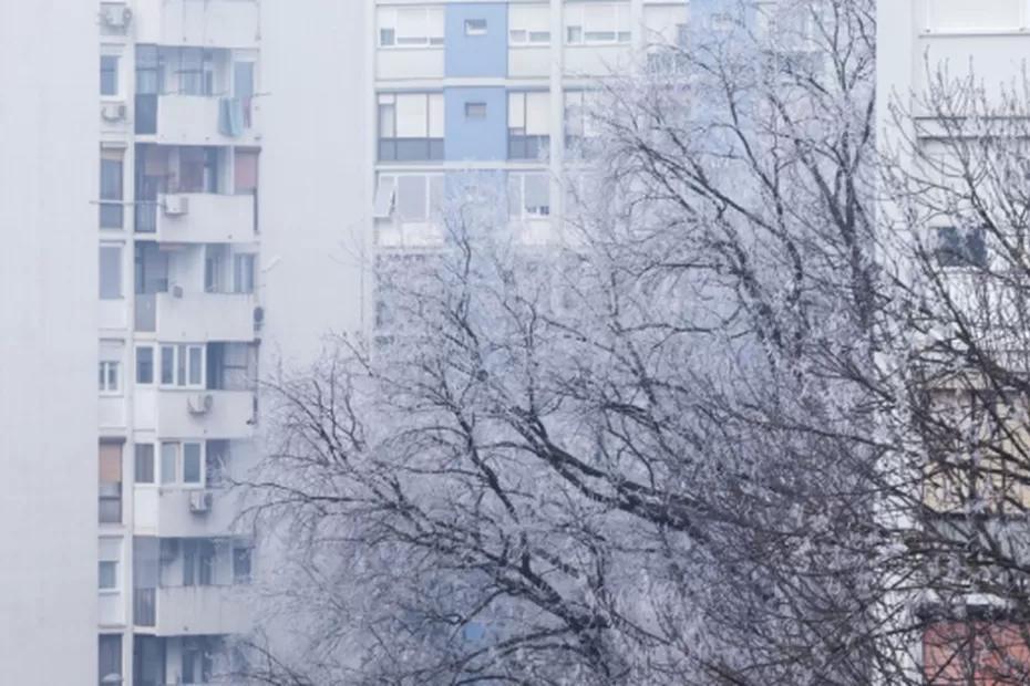 Погода зимой 2025-2026: мягче обычной, но с &laquo;качелями&raquo; и гололёдом