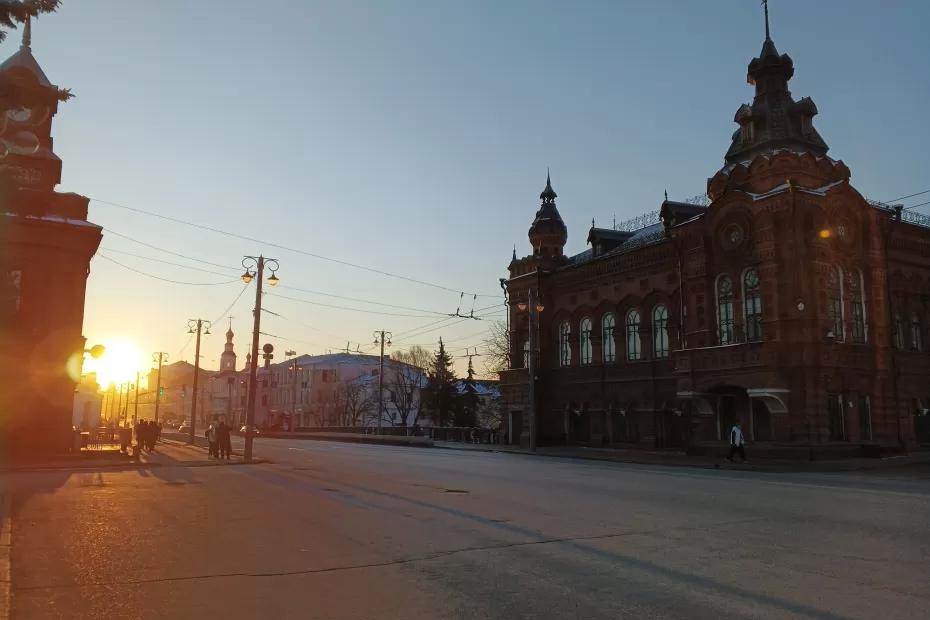 Новый прогноз от главного синоптика страны Романа Вильфанда: жителей Центральной России на этой неделе ждёт аномальное тепло