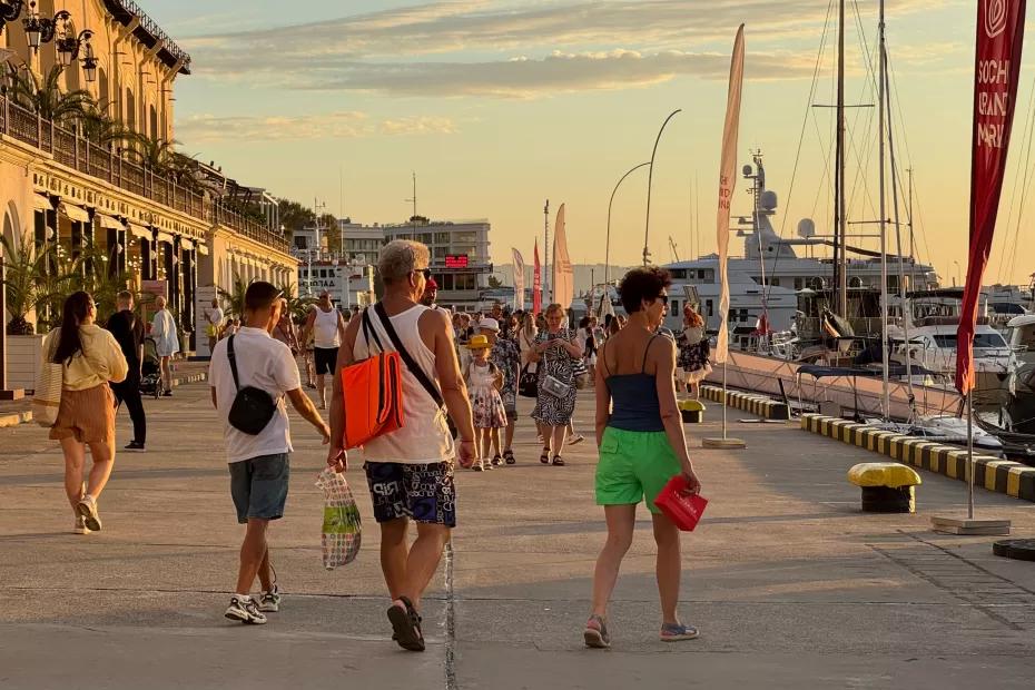 Здесь терпеть не могут русских: 4 курорта, где русскоговорящих туристов ненавидят - даже чаевые не спасут