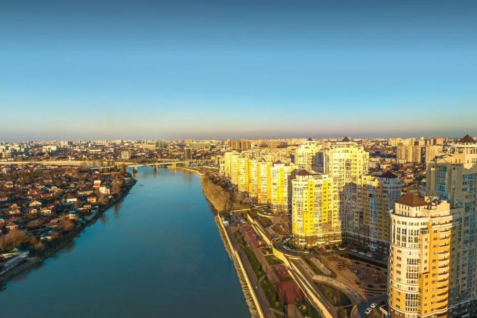 Многие друзья рекомендовали съездить в Краснодар: приехал в ноябре и обомлел - будто попал в другой мир