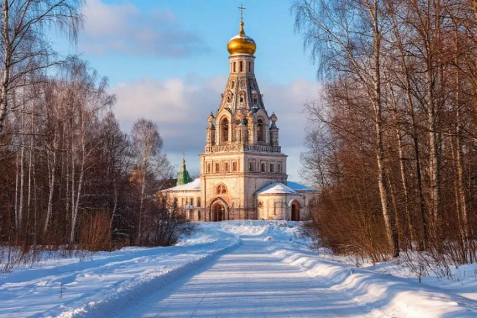 Худший городок, в котором я побывал. Мог бы стать жемчужиной Золотого кольца, но в реальности полная разруха