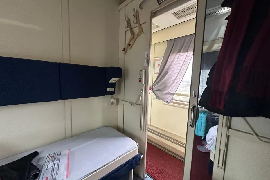 Попутчик в поезде закричал: &laquo;Выметайтесь из моего купе!&raquo; - дальше началось то, чего он точно не ожидал