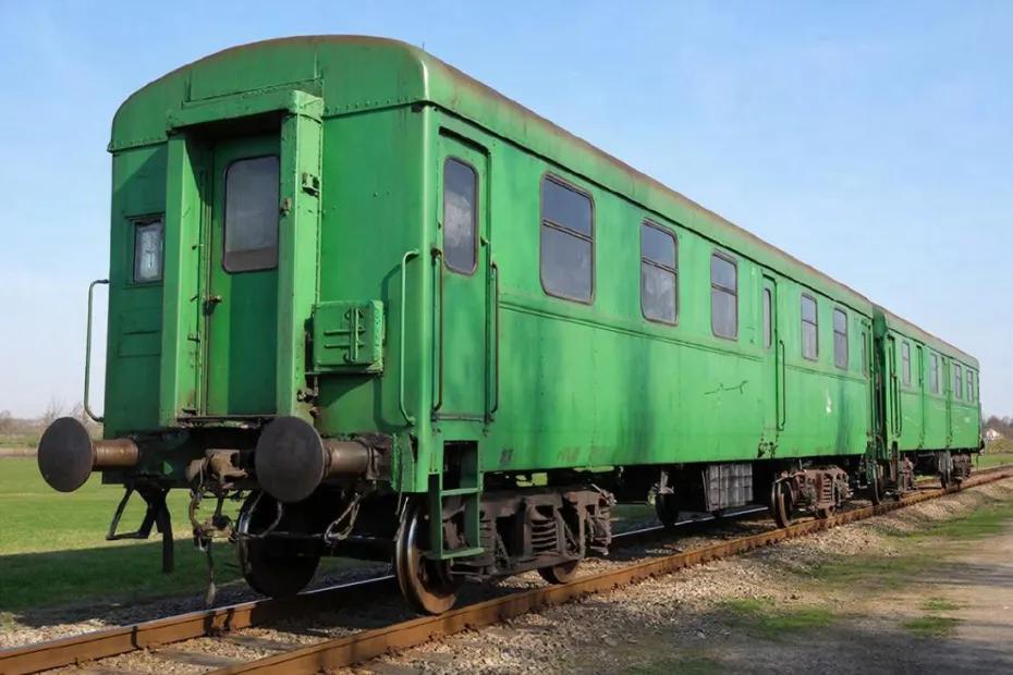 Мало кто знает, почему советские вагоны красили лишь в зеленый цвет: причина оказалось довольно веской