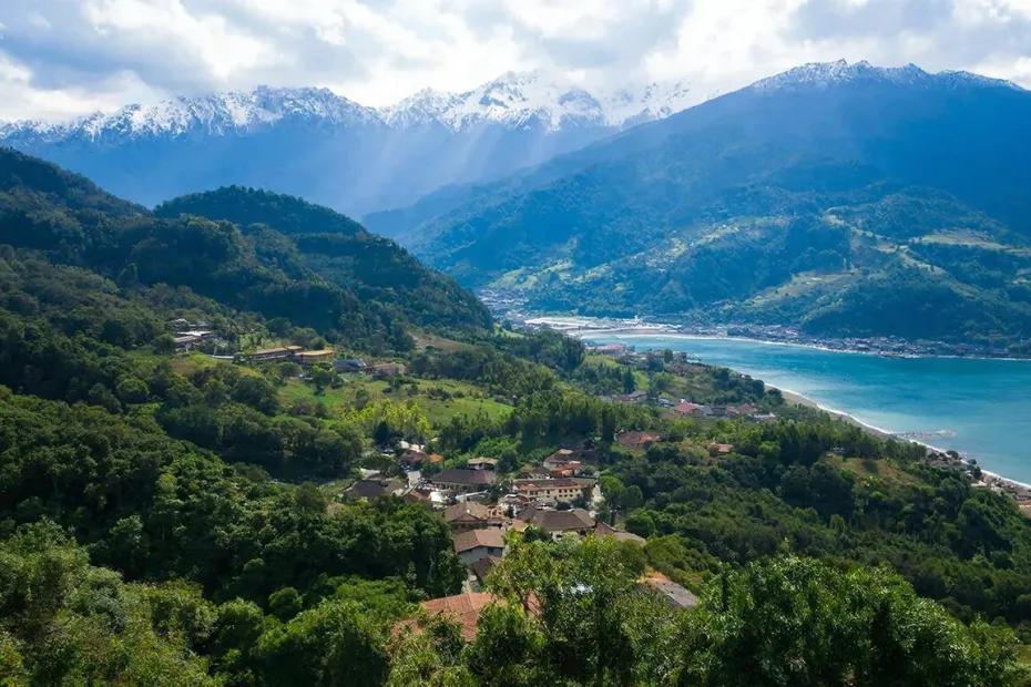 Что нельзя делать русским туристам в Абхазии: 5 ключевых правил для беззаботного отдыха