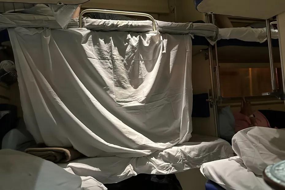 Признания проводницы РЖД: за занавесками в плацкарте охи-вздохи, и каждый рейс у пассажиров что-нибудь пропадает