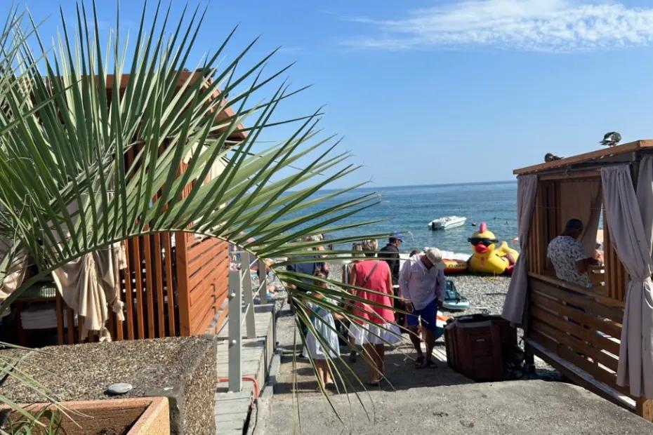 &laquo;Наш недоеденный суп вылили в общую кастрюлю&raquo;: россияне поехали в Абхазию и сбежали раньше - честный отзыв туристов