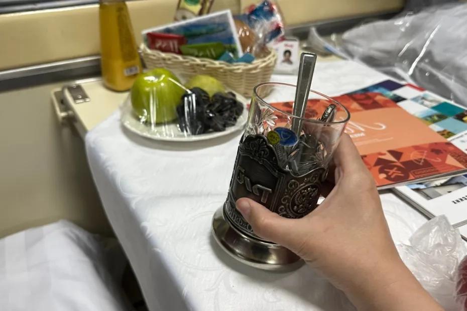 Что можно попросить у проводника и не стесняться: малоизвестные, но реально доступные услуги в наших поездах