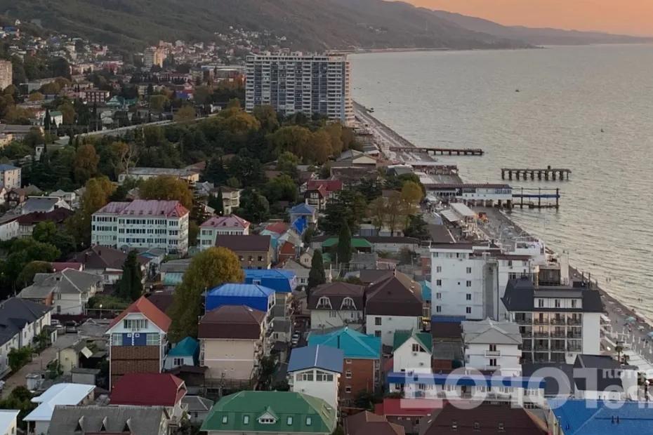 Туристы массово бегут из Сочи и Турции: названо новое направление в России, где море теплее, а цены ниже в два раза