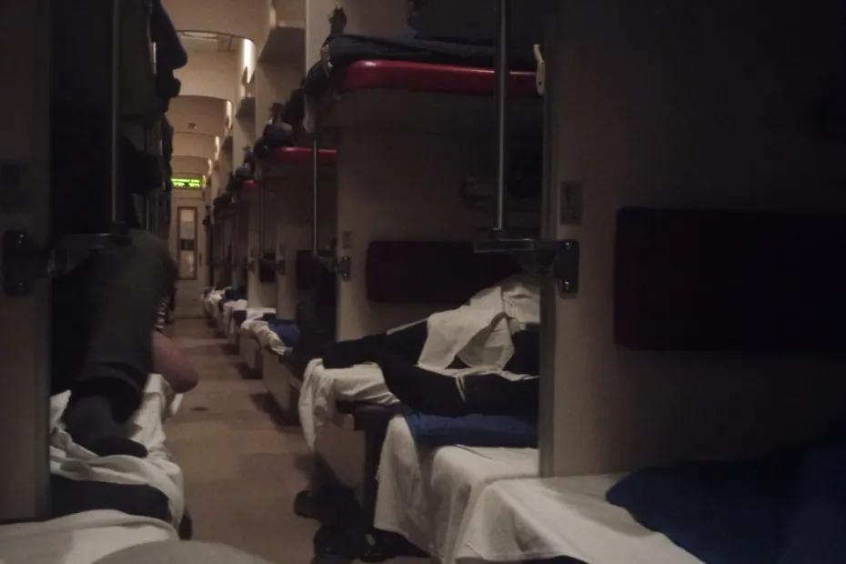 Это было гениально: как поступил мужчина, которого попросили уступить нижнюю боковую полку