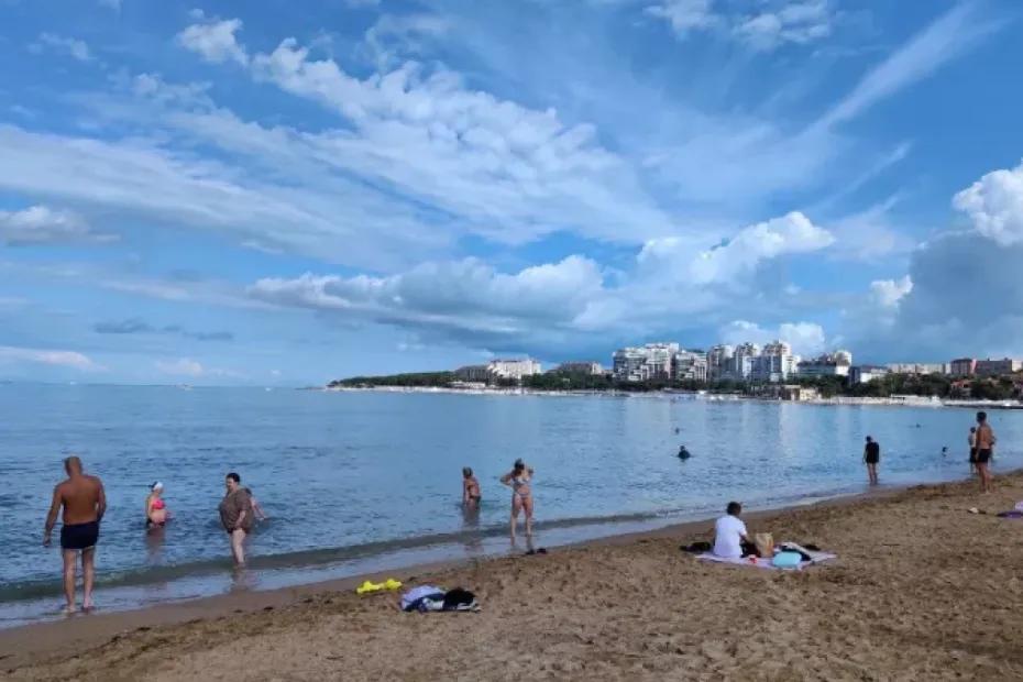 Этот курорт не зря в народе называют русской Италией: идеально чистые пляжи и лазурное море за копейки