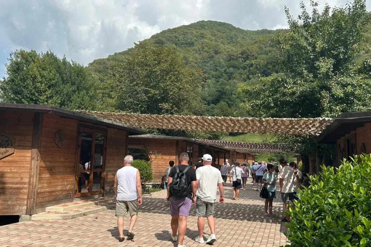 Как абхазы тратят свое богатство от туризма: 3 месяца работают, 2 тратят, а после жестко экономят - путешественник раскрыл правду