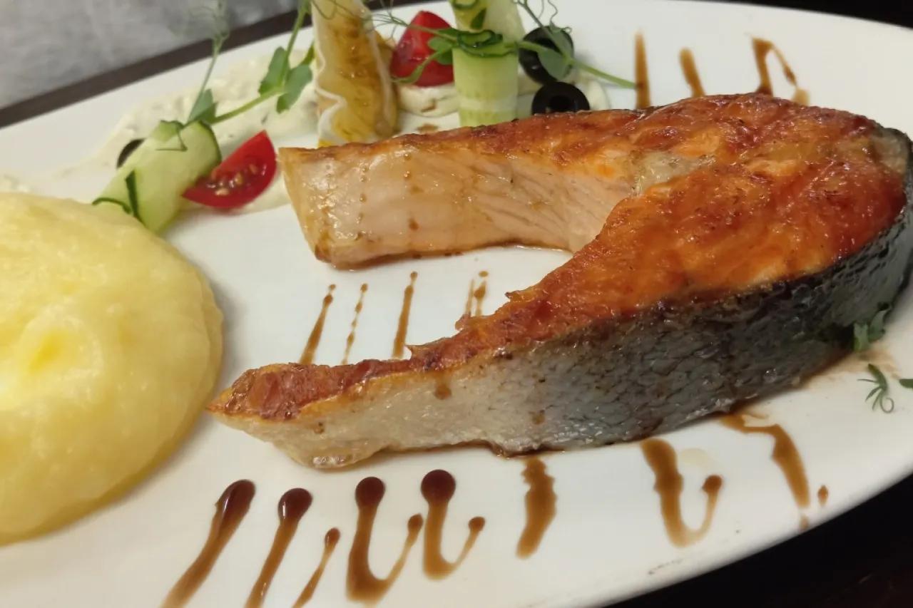 Забудьте о брызгах: как жарить рыбу, чтобы плита сияла, а корочка хрустела - 2 простых метода