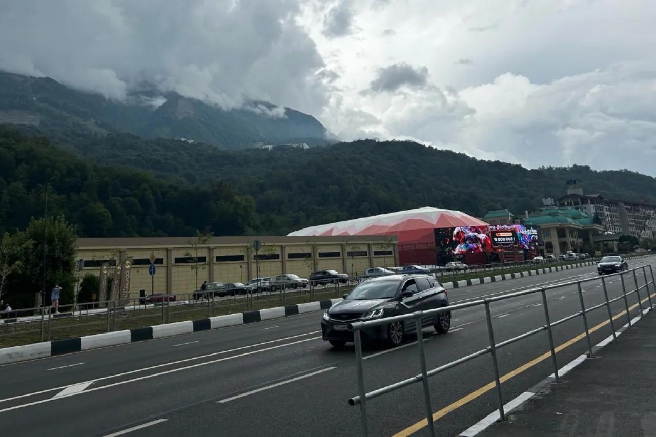 На наш Юг больше не поеду - есть место получше: теплая вода, нет хамства и в 2 раза дешевле, чем в Абхазии