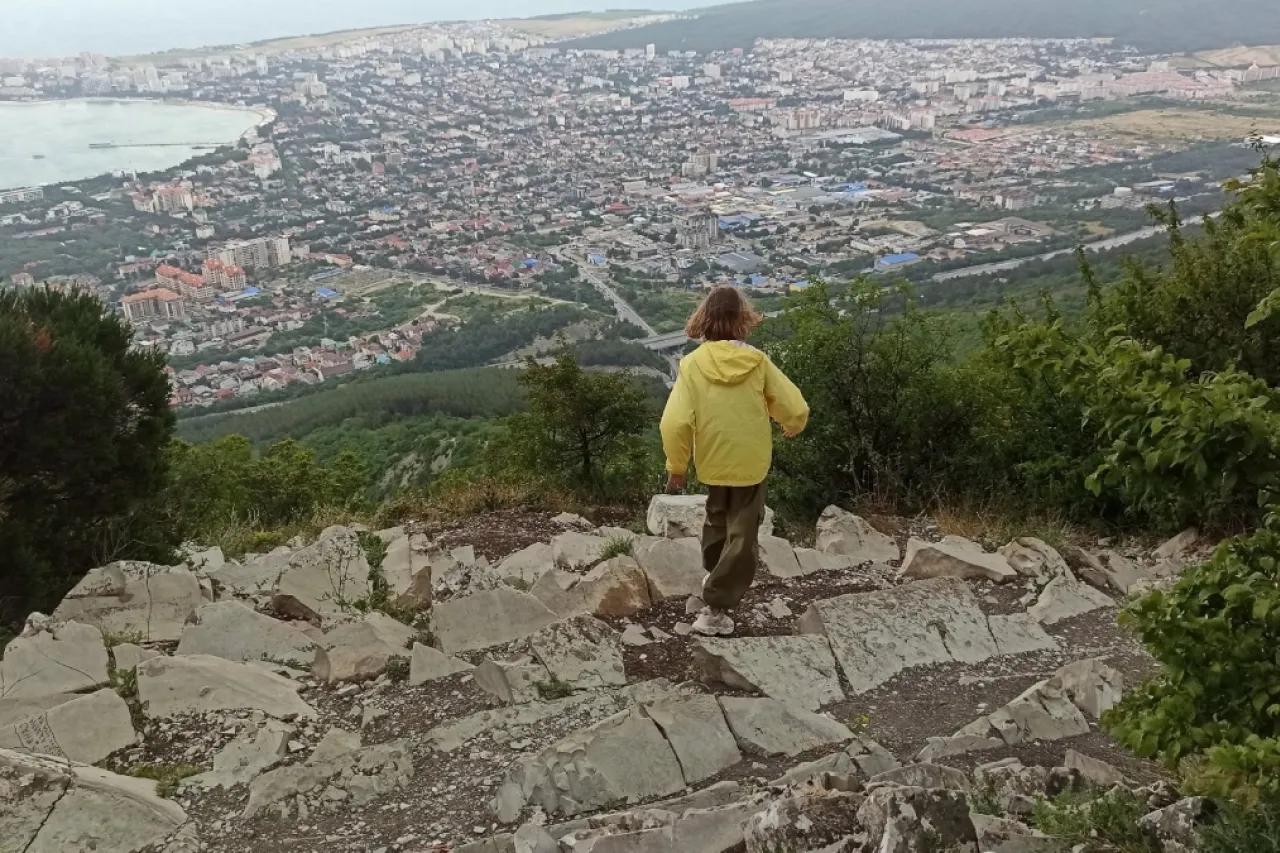 Пляжи грязные, работы нет, цены как в Сочи: почему этот курорт Краснодарского края называют черной дырой