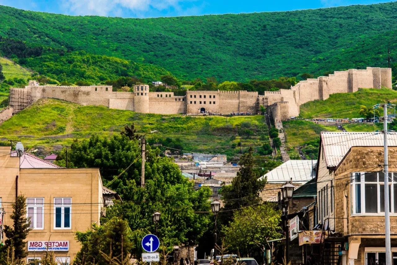 Город, основанный в античные века: древние стены и ворота - что посмотреть