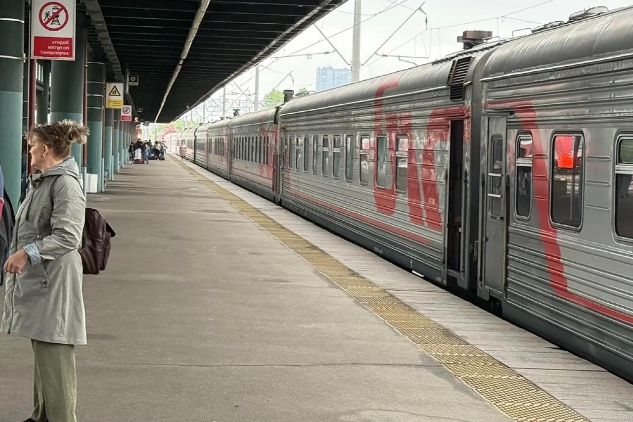 Летом всегда беру эти места в плацкарте - и еду как королевишна на троне: проводники сами советуют их опытным пассажирам