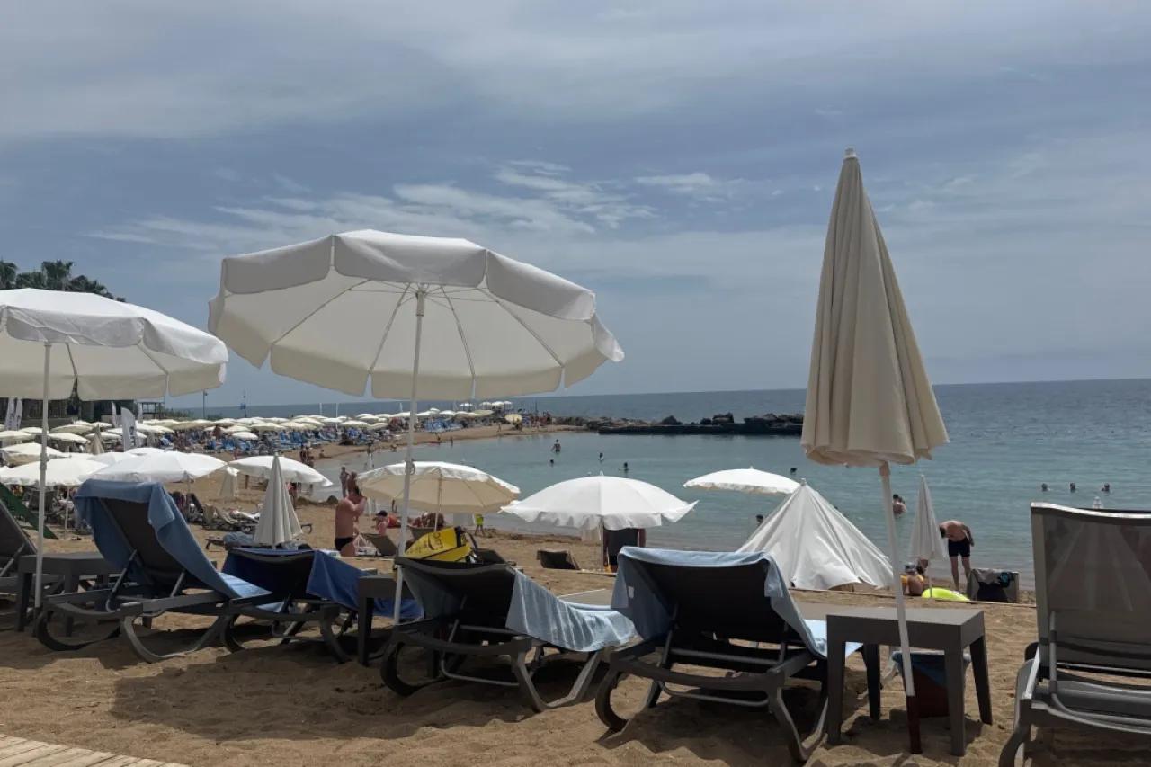На наш Юг больше ни ногой, нашла идеальное место: вода теплая, не грубят и в 2 раза дешевле, чем в Абхазии