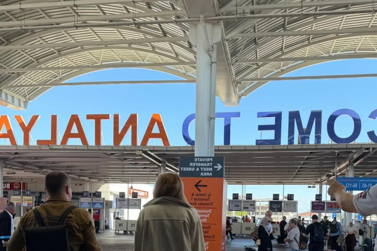 Туристов любят, но не всегда искренне. 4 правила выживания в Анталье