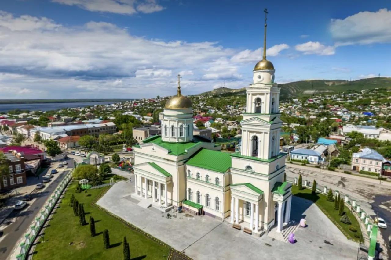 Дома-амфитеатры, лодки вместо машин и трубы на крышах: почему 10 часов в Вольске вам точно не хватит