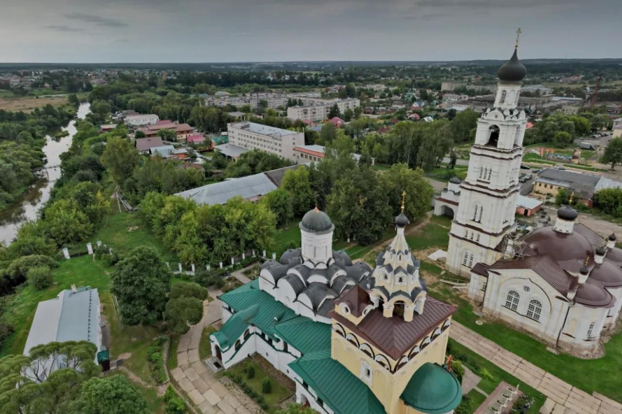 Город, основанный в 1678 году: купеческие особняки, торговые ряды 19 века и старинный монастырь - красиво, а туристов совсем нет