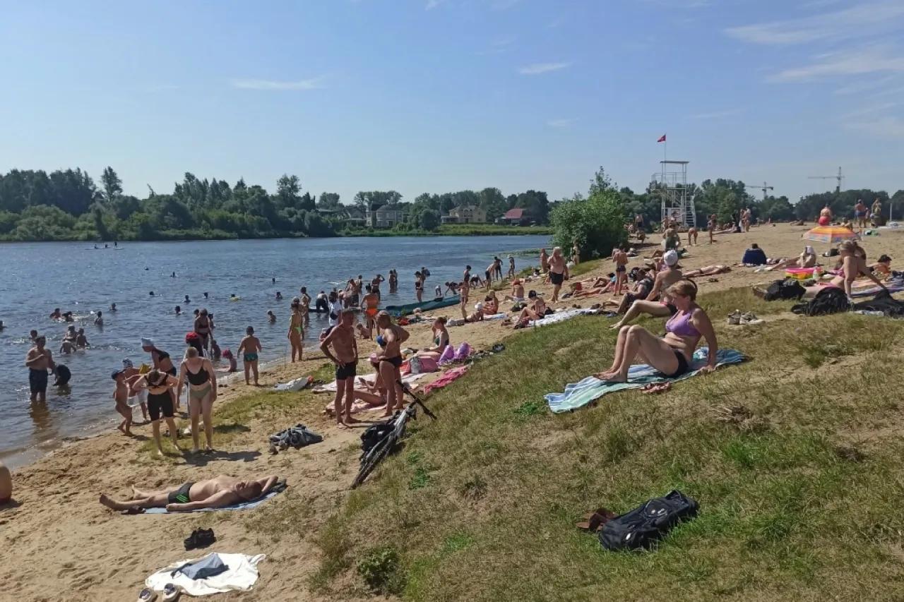 &laquo;Море с тиной, мусора куча и ледяная вода&raquo;: туристы оставили честный отзыв о популярном в России курорте
