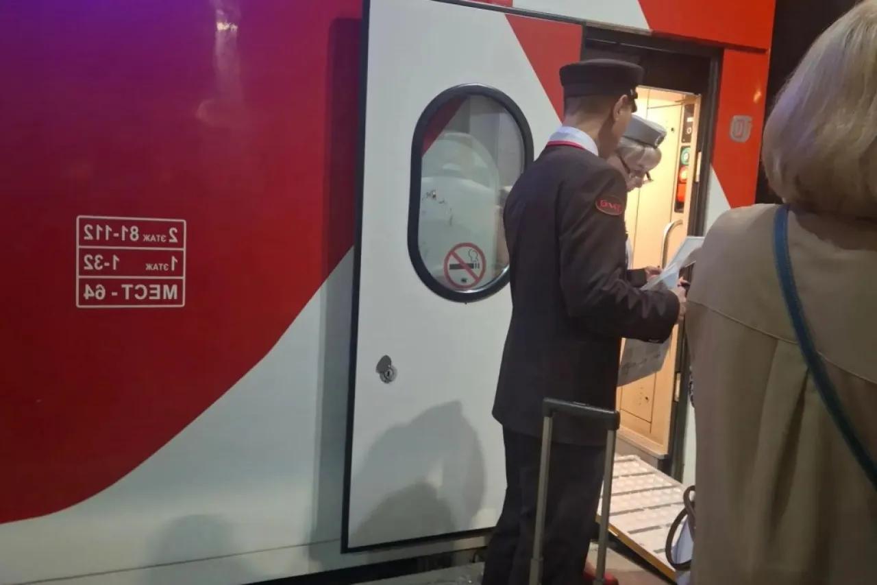 В РЖД вводят новое правило посадки на поезда: коснётся пассажиров купе, плацкартов и даже люкс-СВ - кого пустят без очереди и проверок