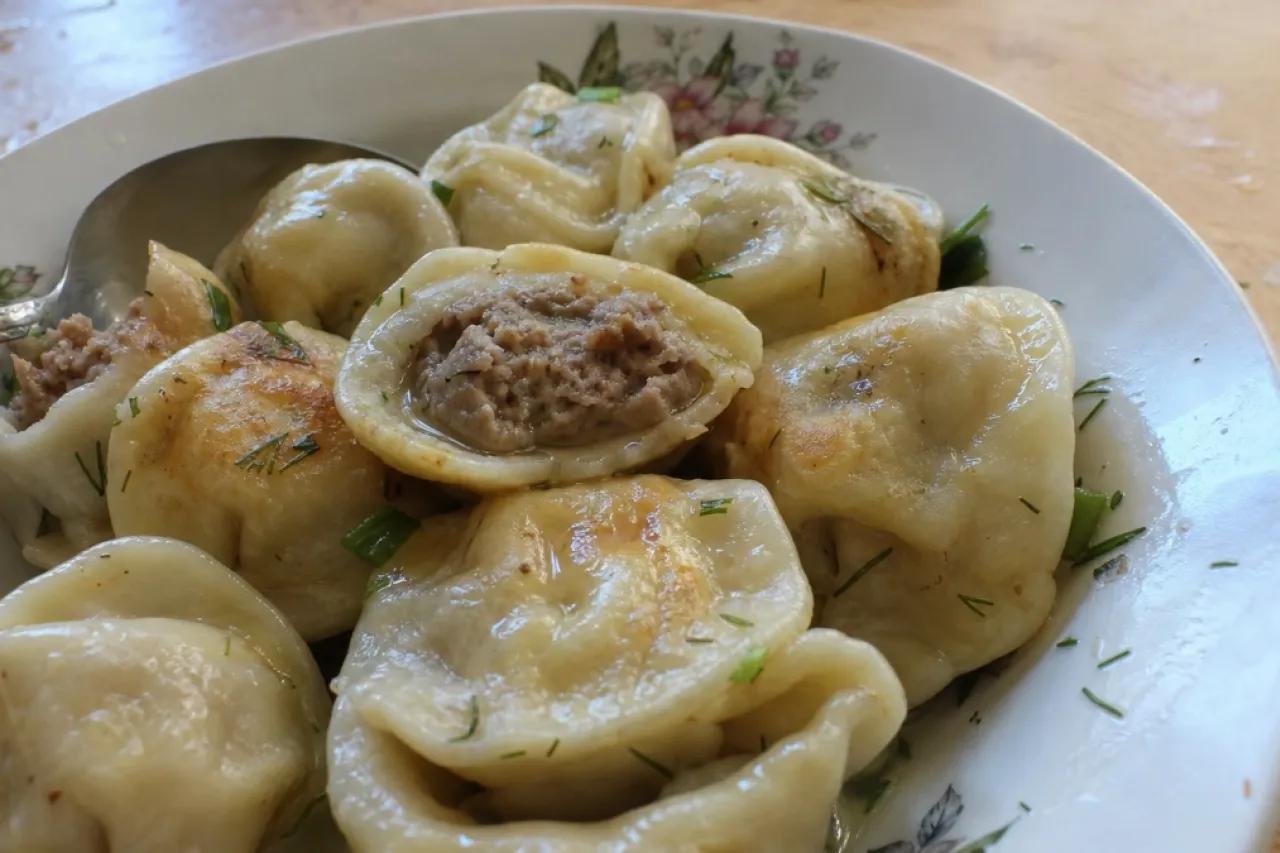 Кидаю 2 щепотки в фарш - и весь мясной сок останется внутри пельменей