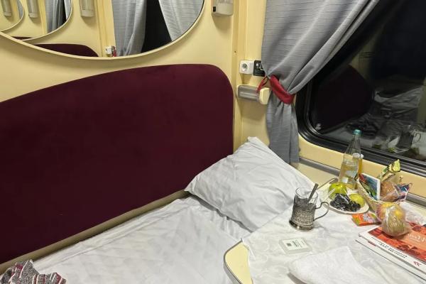 Сели в поезд в середине маршрута и окаменели: постельное не чистое, еда съедена - почему нас уже никто там не ждал