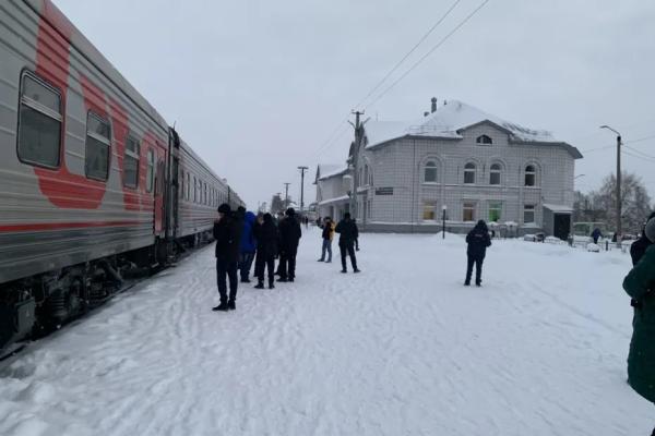 &laquo;Две России в одном поезде&raquo;: проводник с 12-летним стажем рассказала, что видит каждый день в поездах