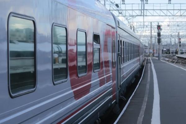 РЖД превратили верхние полки в добровольную изоляцию - проводникам раздали новую инструкцию: чай будете пить на весу