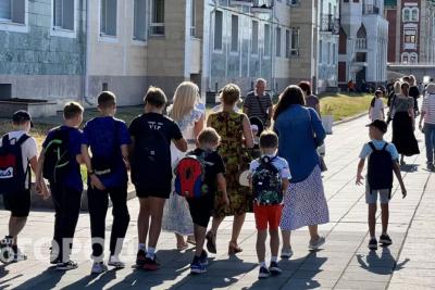 Семьи с детьми получат на карты по 17 тысяч: власти обрадовали россиян новым решением