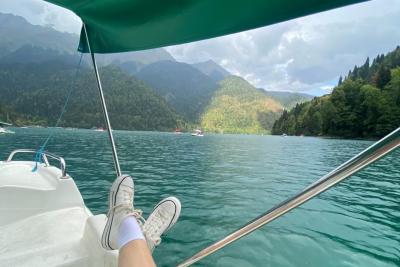 «Жесть на абхазских дорогах: что творят местные у границы. Мы еле ноги домой унесли» - честный отзыв россиян про поездку в солнечную Абхазию