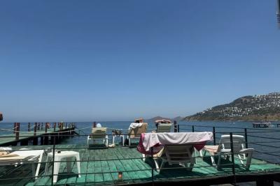 Конские цены, пляжи пустуют, море грязное - отпускники оставляют честный отзывы об отдыхе на Чёрном море: цены в 4 раза выше прошлогодних