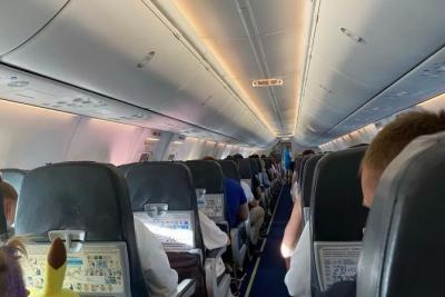 Почему знатоки выбирают «худшее» место в самолете: пилот австралийской авиакомпании рассказал, чем лучше в «хвосте»