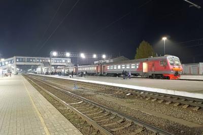 В купе уже были две женщины, одна не могла ходить. Вошли пенсионеры и потребовали отдать нижние места