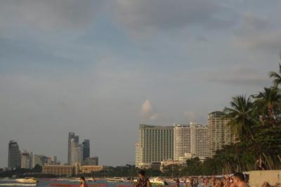 Русские повсюду, влажность как в бане и связь под запретом: 10 неожиданных сюрпризов Эмиратов