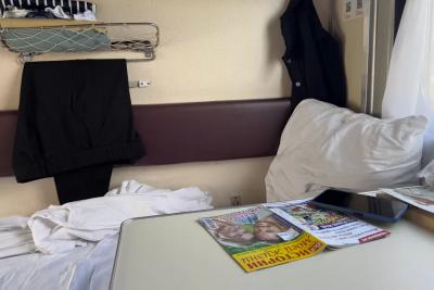 Меня разбудили в поезде посреди ночи и попросили срочно переселиться - причина меня просто убила