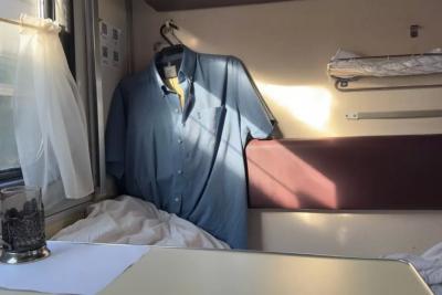 «Вам разве мешает?»: мужчина устроил в СВ целый офис - «деловой» попутчик оказался хуже дядьки с перегаром