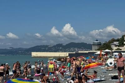 Словно кильки в бочке: как Дивноморское из райского уголка превратилось в ад для местных и туристов